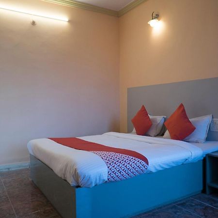 Oyo Flagship 37830 Hotel Aakar International Satara Dış mekan fotoğraf