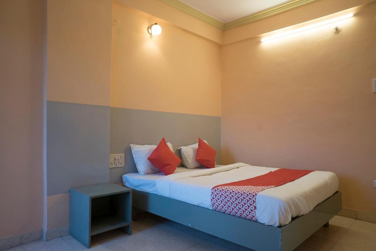 Oyo Flagship 37830 Hotel Aakar International Satara Dış mekan fotoğraf