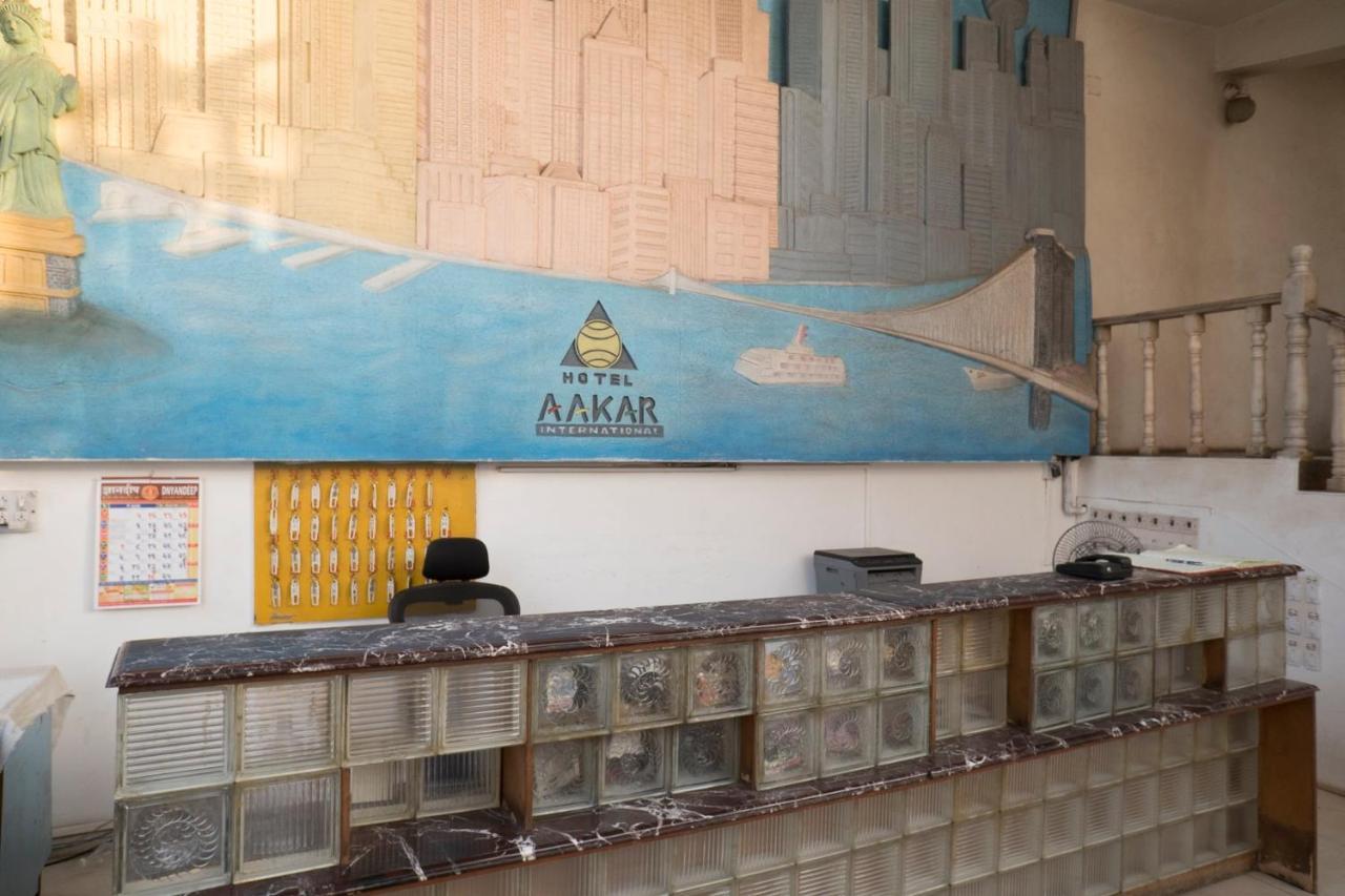 Oyo Flagship 37830 Hotel Aakar International Satara Dış mekan fotoğraf