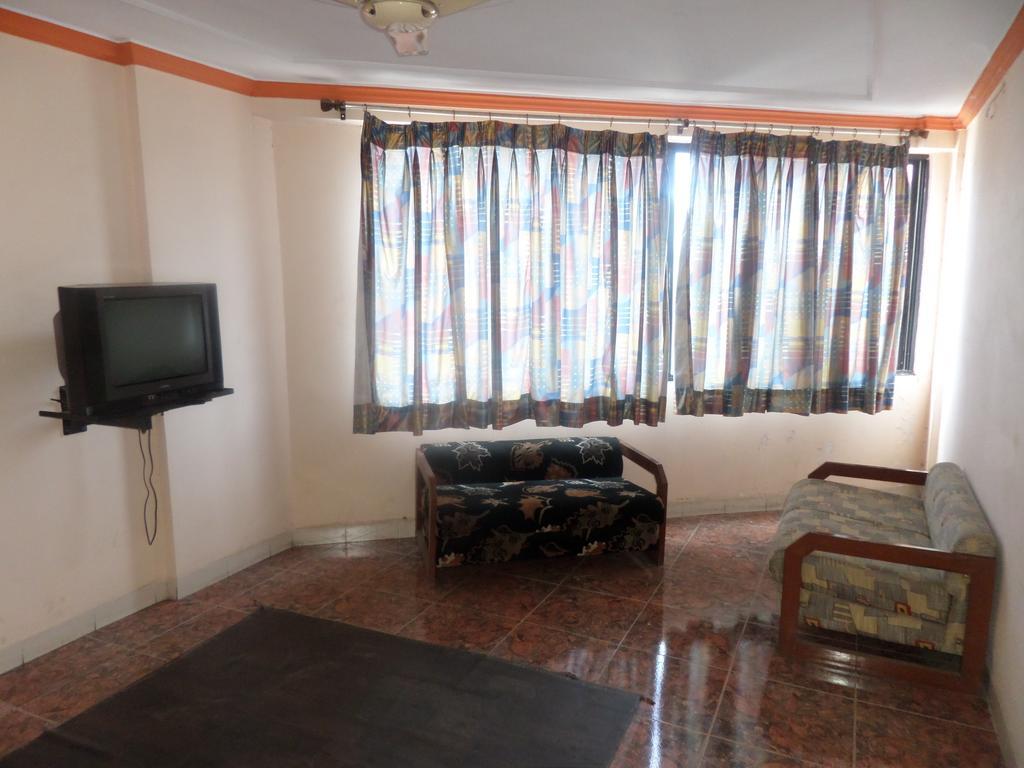 Oyo Flagship 37830 Hotel Aakar International Satara Dış mekan fotoğraf