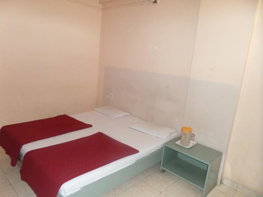 Oyo Flagship 37830 Hotel Aakar International Satara Dış mekan fotoğraf