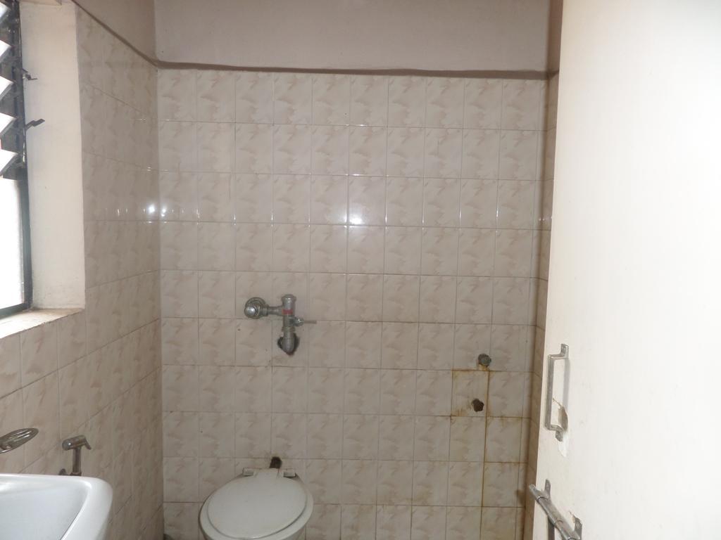 Oyo Flagship 37830 Hotel Aakar International Satara Dış mekan fotoğraf