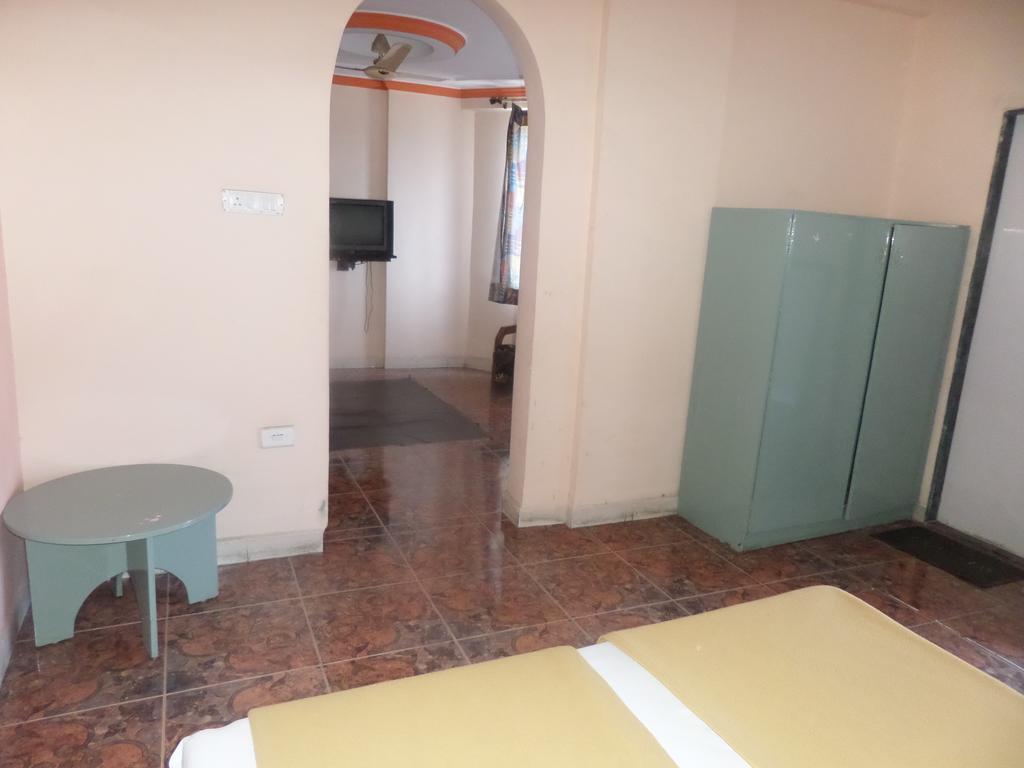Oyo Flagship 37830 Hotel Aakar International Satara Dış mekan fotoğraf