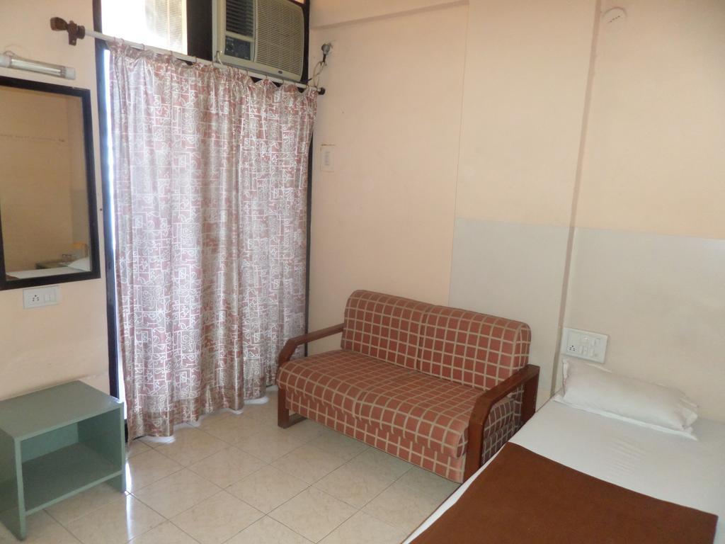 Oyo Flagship 37830 Hotel Aakar International Satara Dış mekan fotoğraf