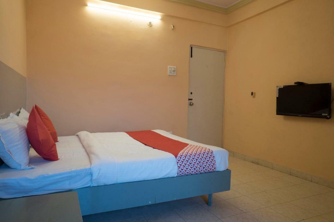 Oyo Flagship 37830 Hotel Aakar International Satara Dış mekan fotoğraf
