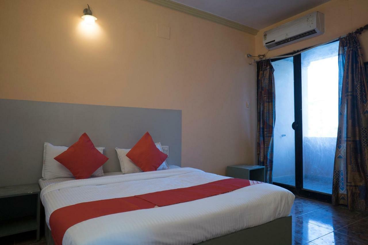 Oyo Flagship 37830 Hotel Aakar International Satara Dış mekan fotoğraf