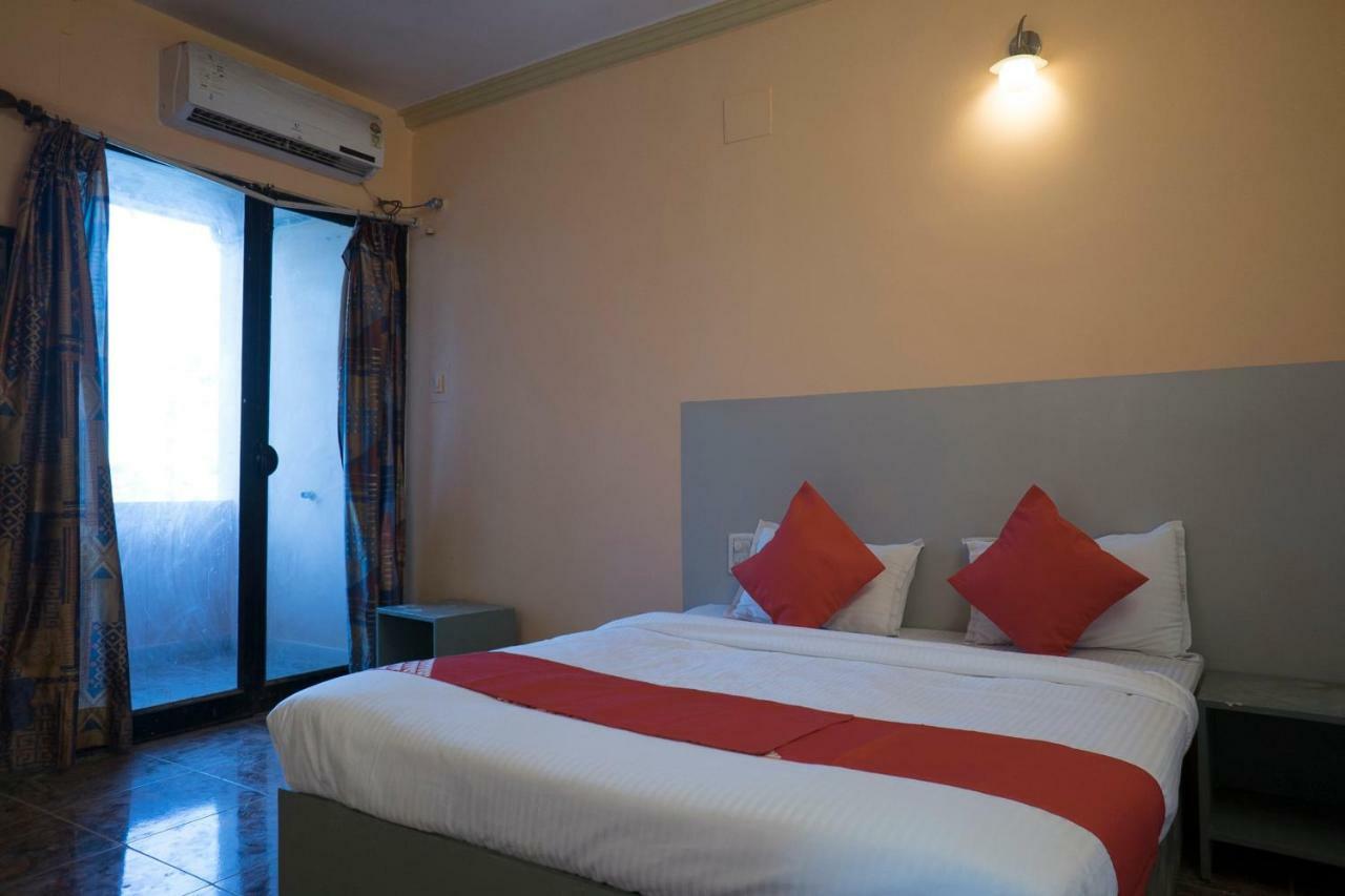 Oyo Flagship 37830 Hotel Aakar International Satara Dış mekan fotoğraf