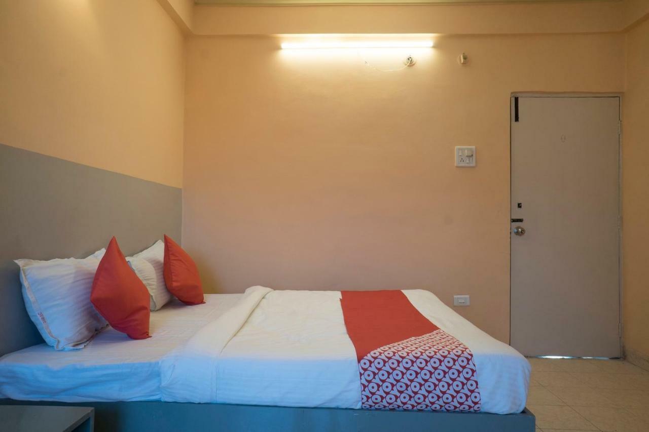 Oyo Flagship 37830 Hotel Aakar International Satara Dış mekan fotoğraf