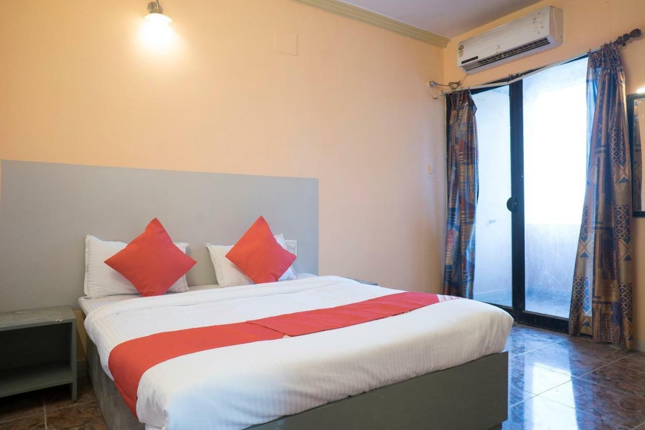 Oyo Flagship 37830 Hotel Aakar International Satara Dış mekan fotoğraf