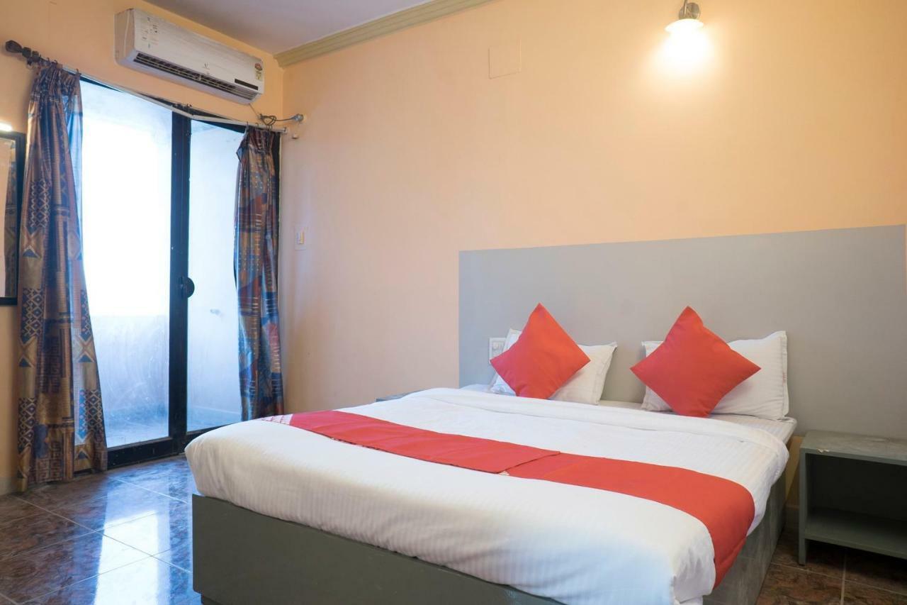 Oyo Flagship 37830 Hotel Aakar International Satara Dış mekan fotoğraf